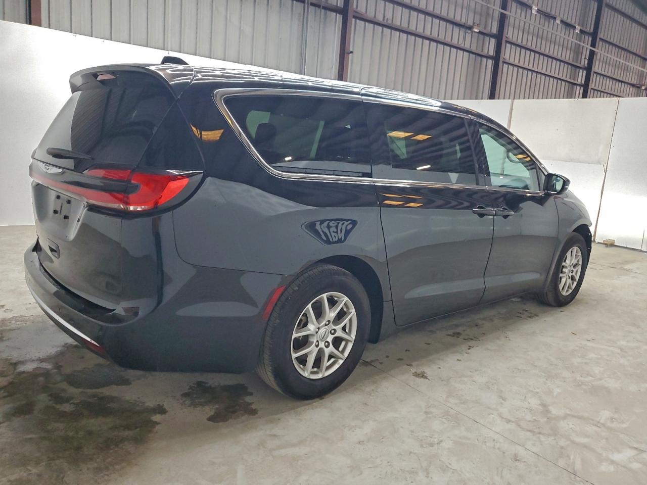 2024 CHRYSLER PACIFICA TOURING L photo 3