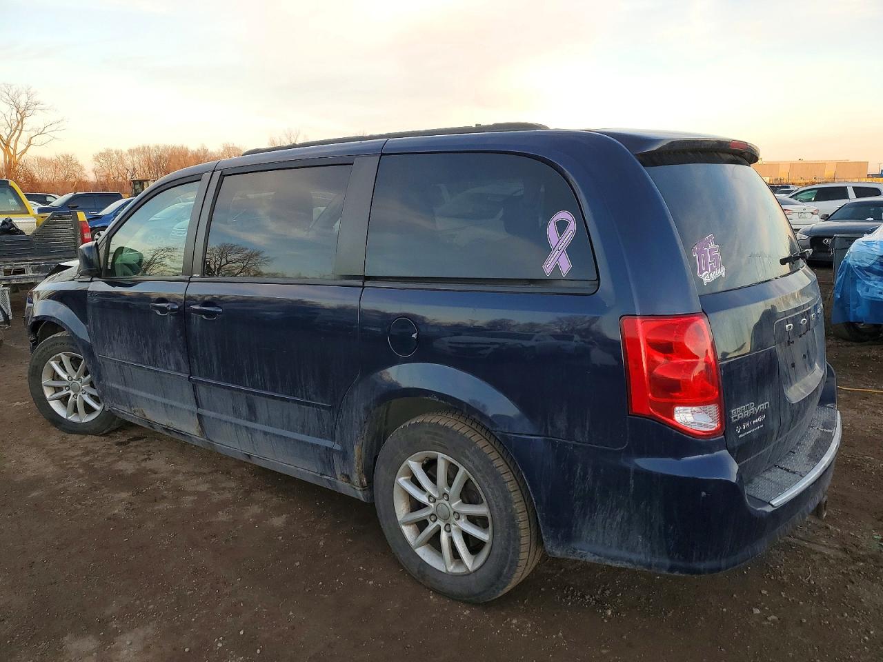 2013 DODGE GRAND CARAVAN SXT photo 2