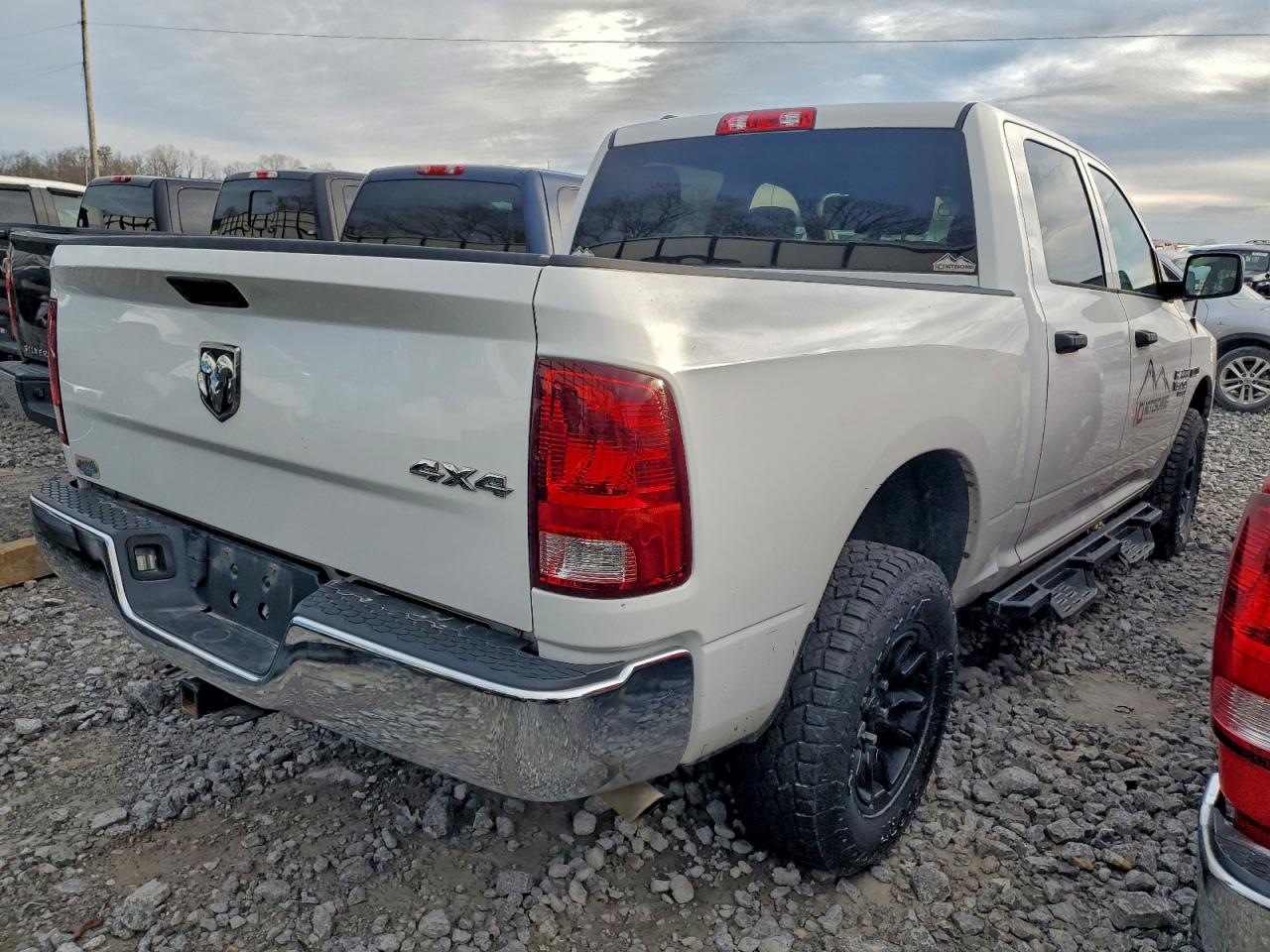 2019 RAM 1500 CLASSIC TRADESMAN photo 3