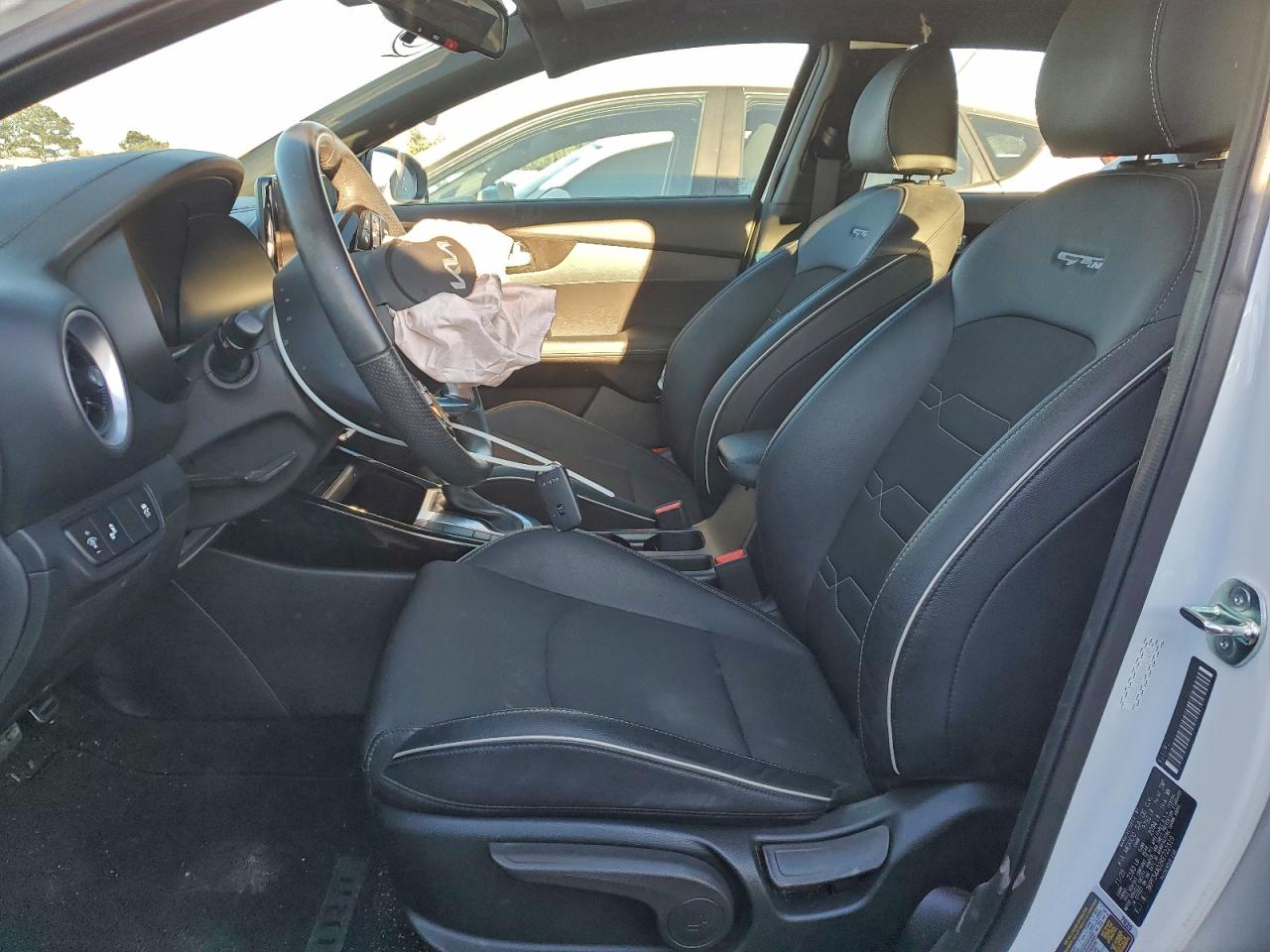 2024 KIA FORTE GT LINE photo 7