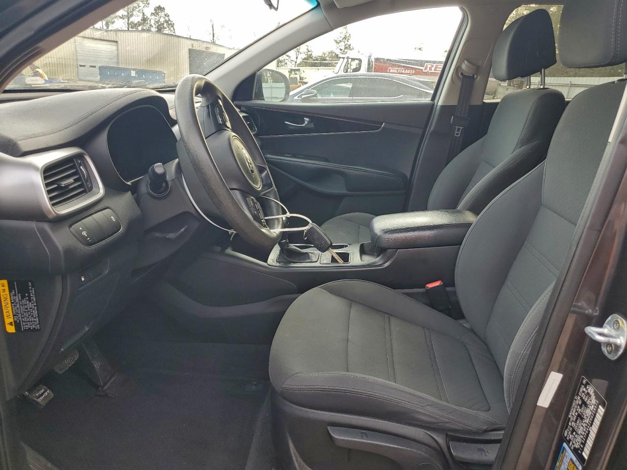 2017 KIA SORENTO LX photo 7