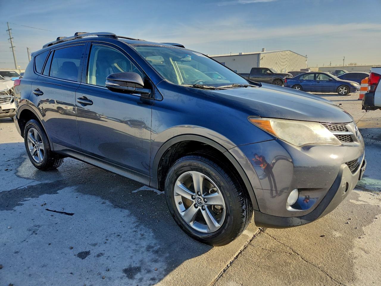 2015 TOYOTA RAV4 XLE photo 4