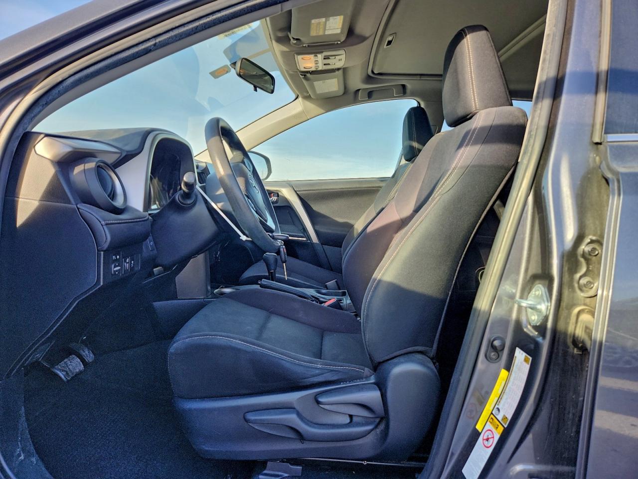 2015 TOYOTA RAV4 XLE photo 7