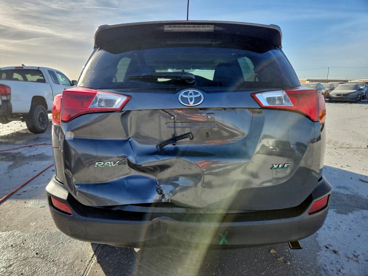 2015 TOYOTA RAV4 XLE photo 6