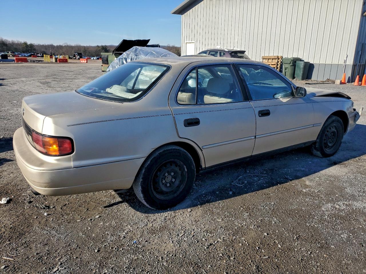 1993 TOYOTA CAMRY DX photo 3