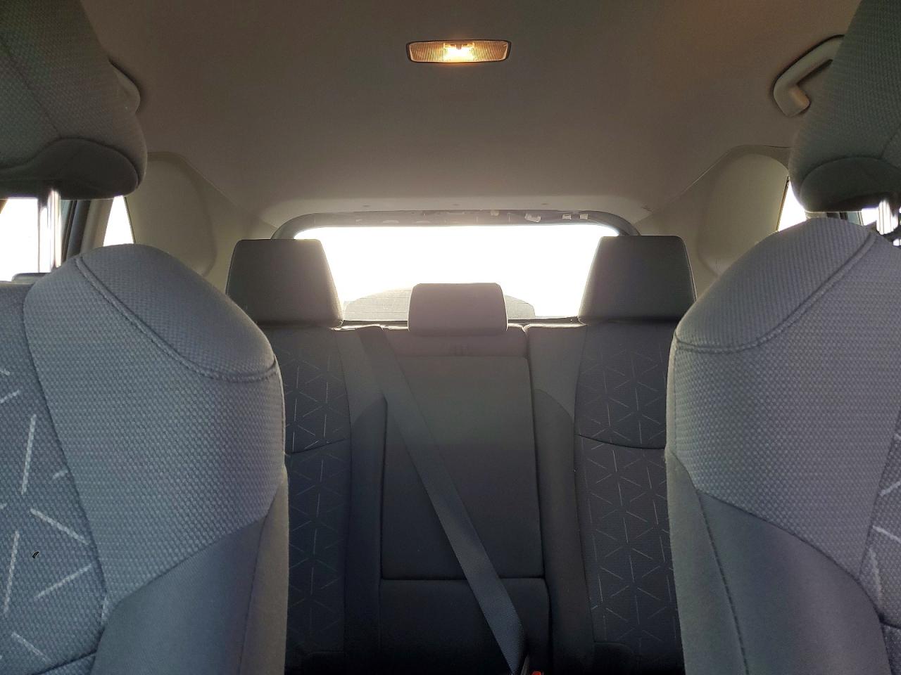2021 TOYOTA RAV4 XLE photo 10