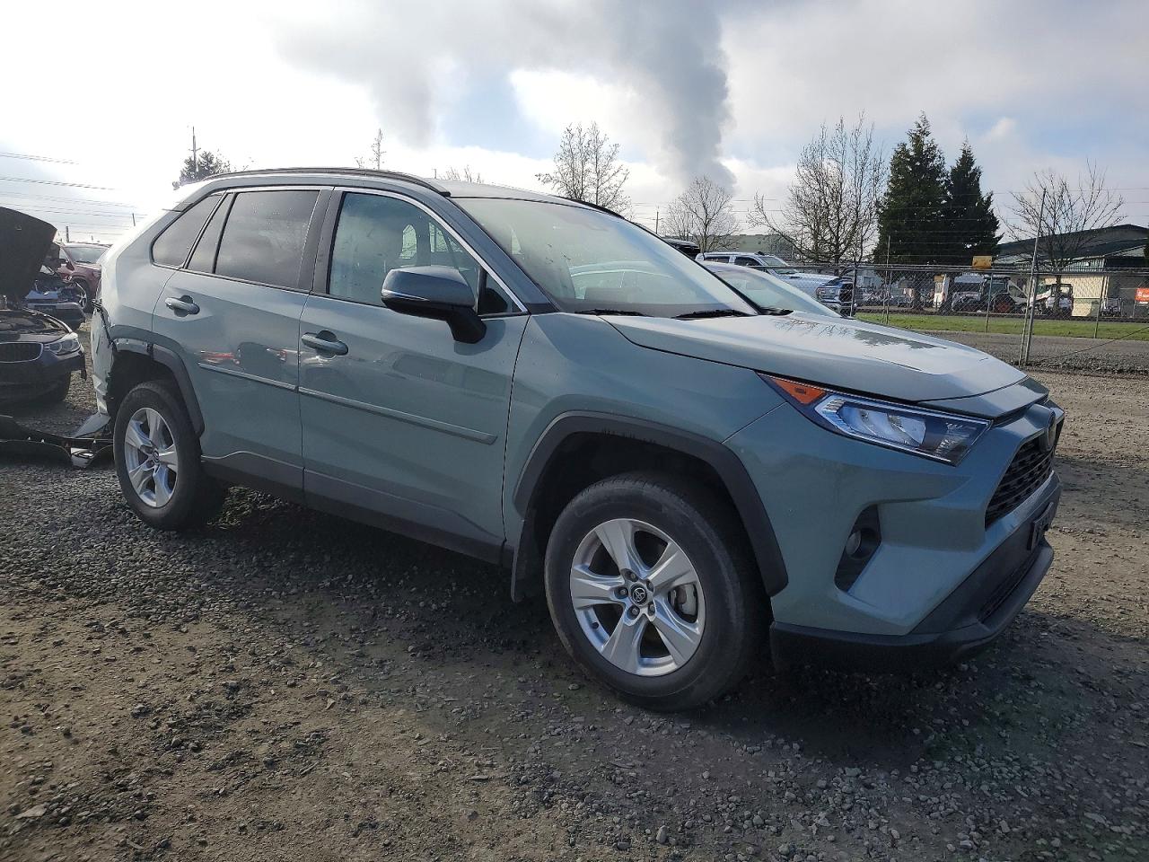 2021 TOYOTA RAV4 XLE photo 4