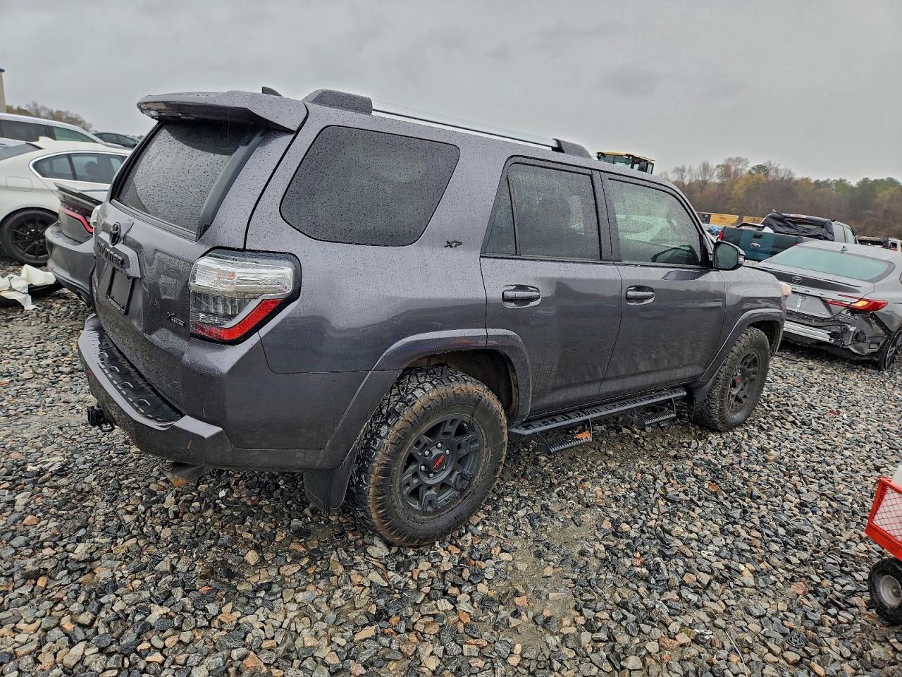 2022 TOYOTA 4RUNNER SR5 photo 3