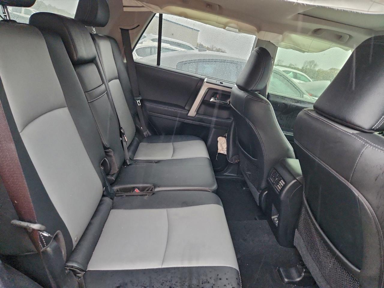 2022 TOYOTA 4RUNNER SR5 photo 11