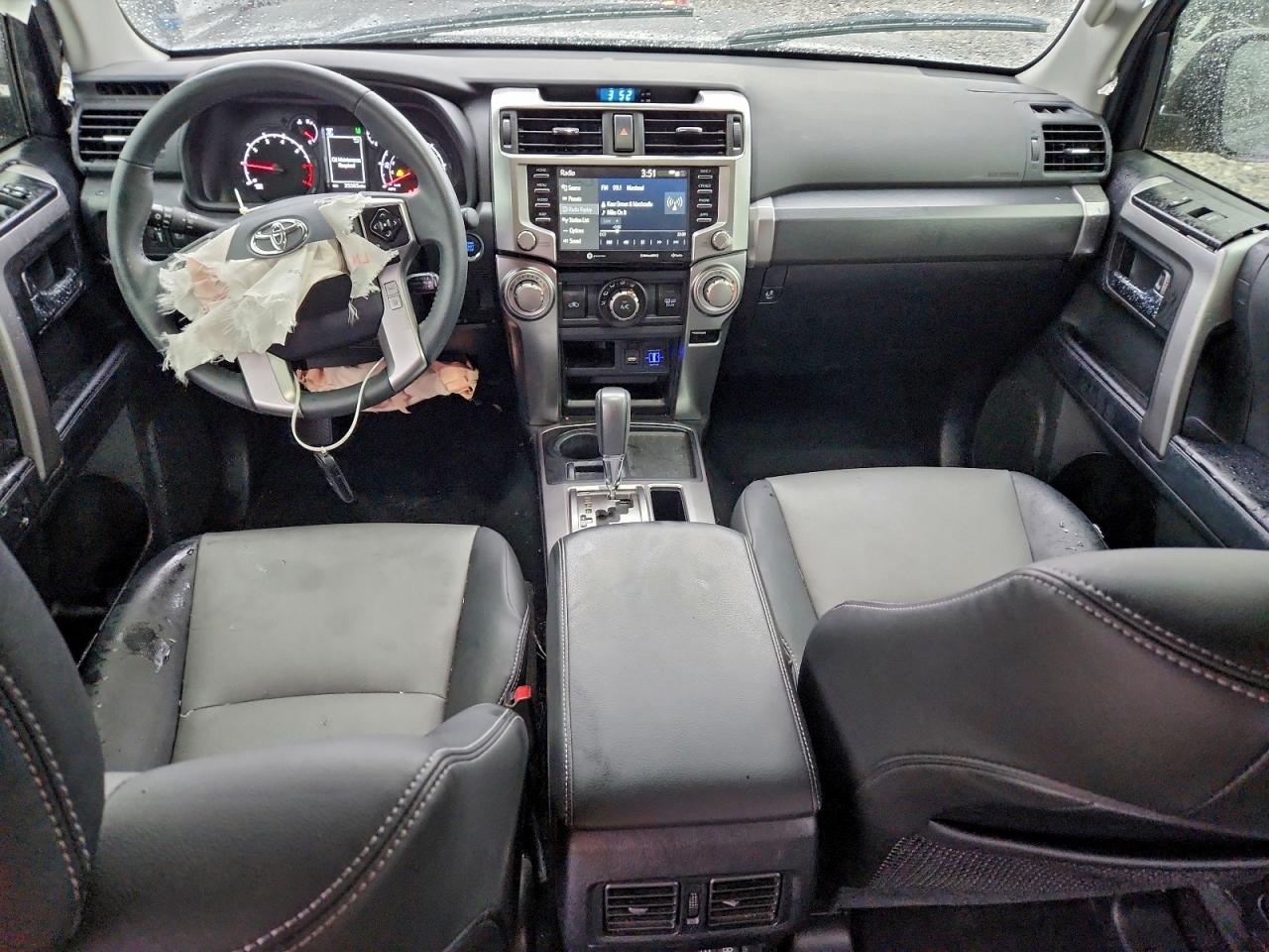 2022 TOYOTA 4RUNNER SR5 photo 8