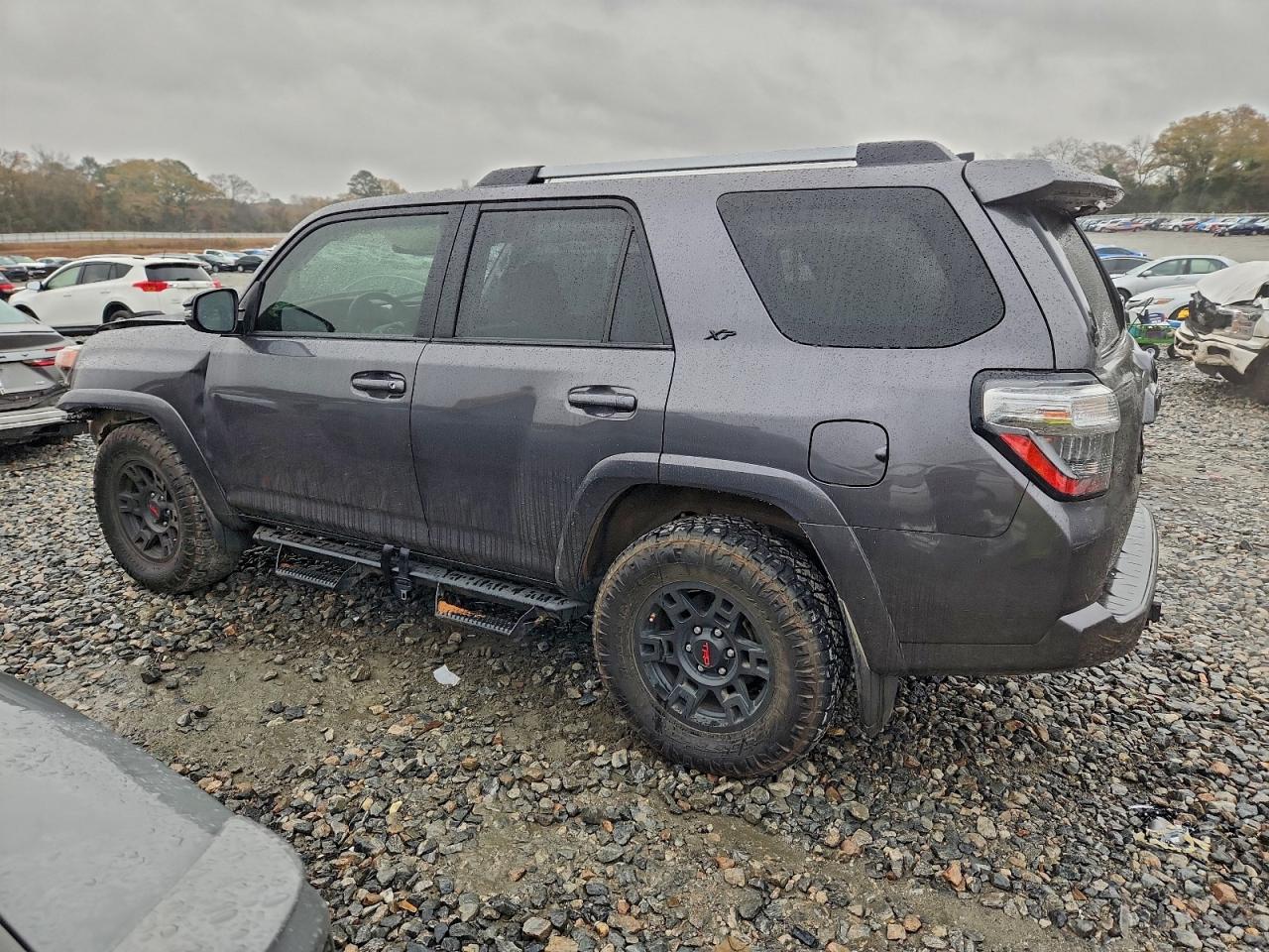 2022 TOYOTA 4RUNNER SR5 photo 2