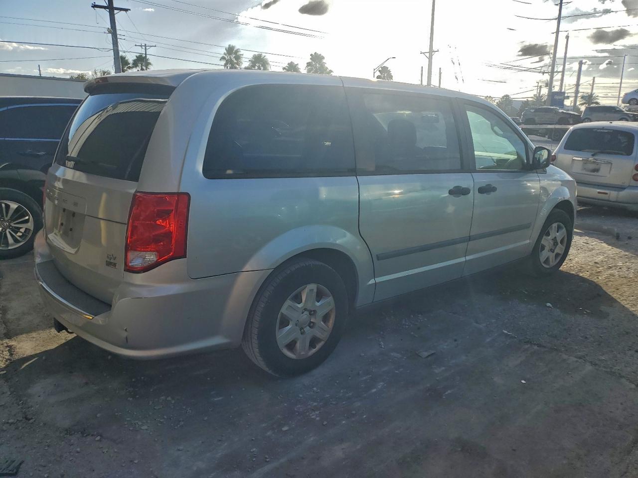 2011 DODGE GRAND CARAVAN C/V photo 3