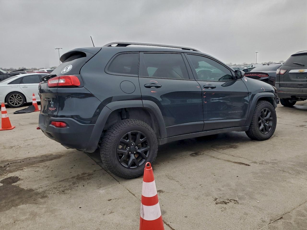 2016 JEEP CHEROKEE TRAILHAWK photo 3