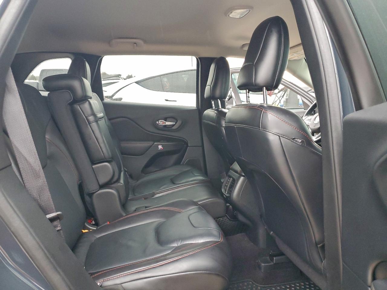 2016 JEEP CHEROKEE TRAILHAWK photo 11