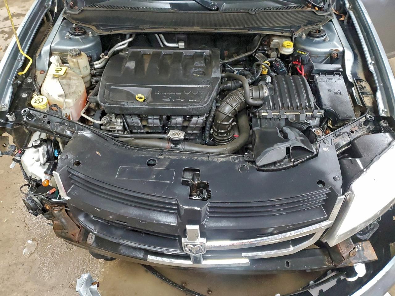 2010 DODGE AVENGER R/T photo 11