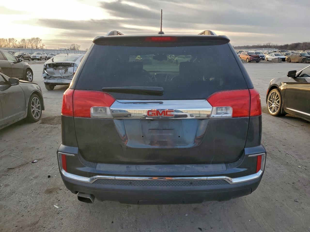2017 GMC TERRAIN SLT photo 6