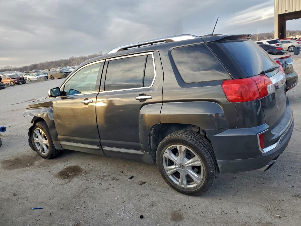 2017 GMC TERRAIN SLT photo 2