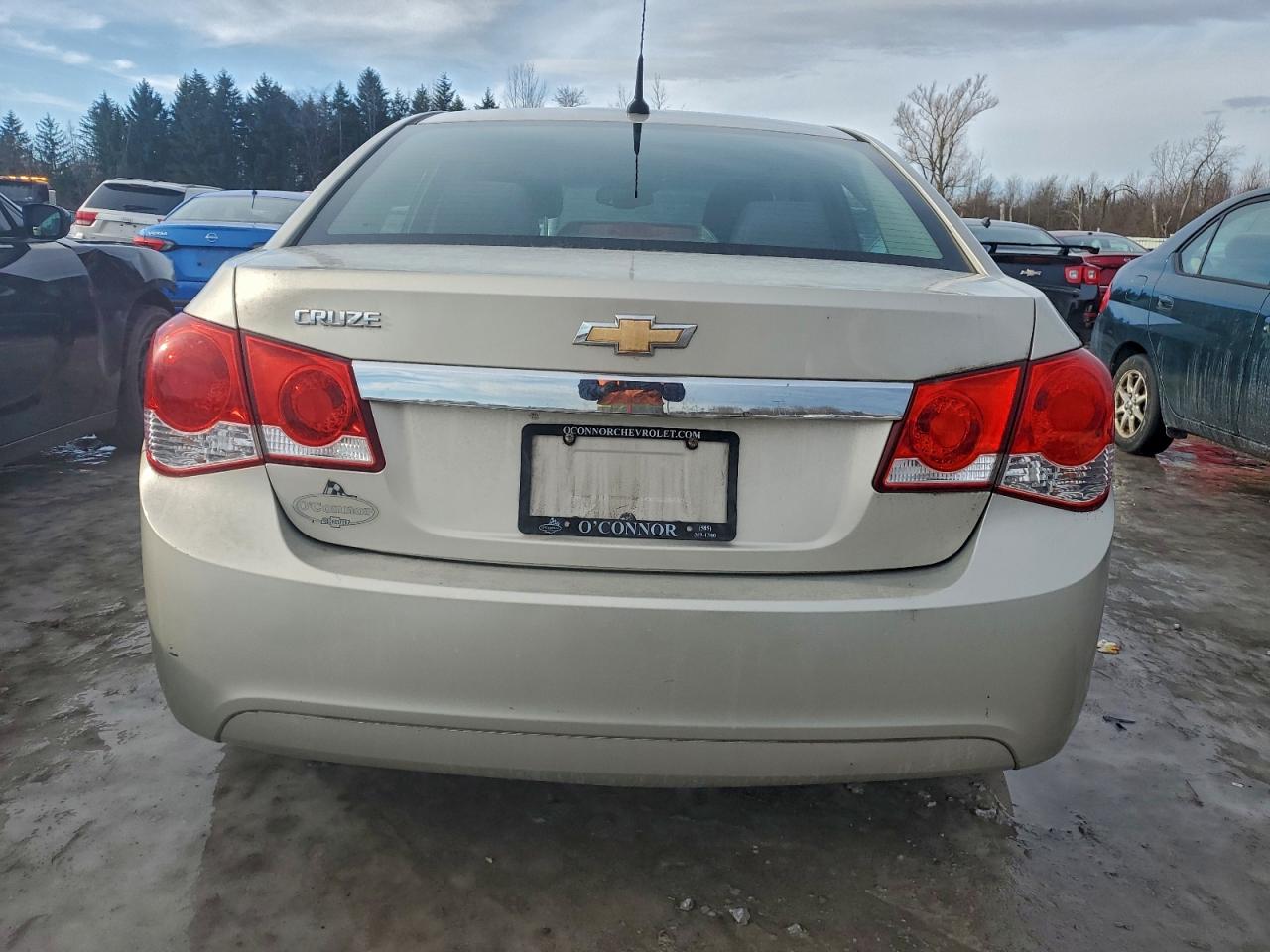2013 CHEVROLET CRUZE LS photo 6