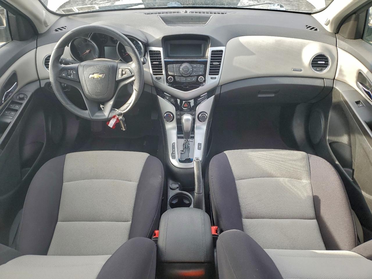 2013 CHEVROLET CRUZE LS photo 8