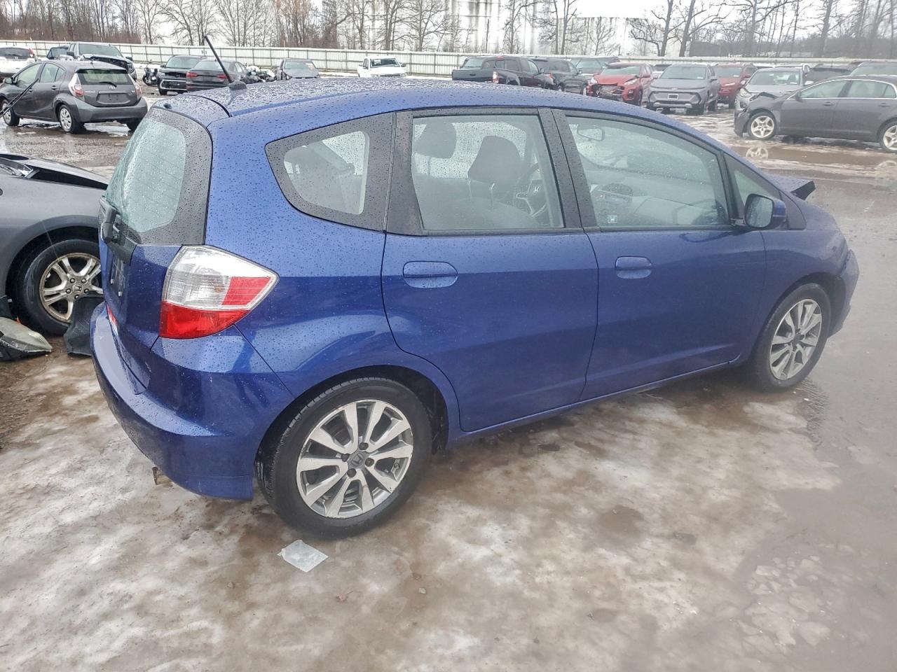 2013 HONDA FIT photo 3