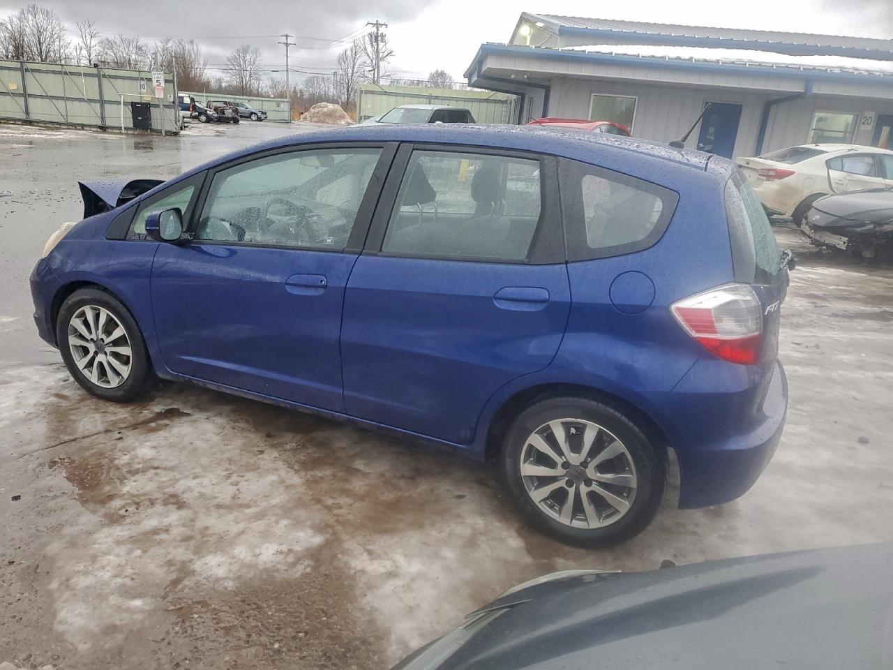 2013 HONDA FIT photo 2