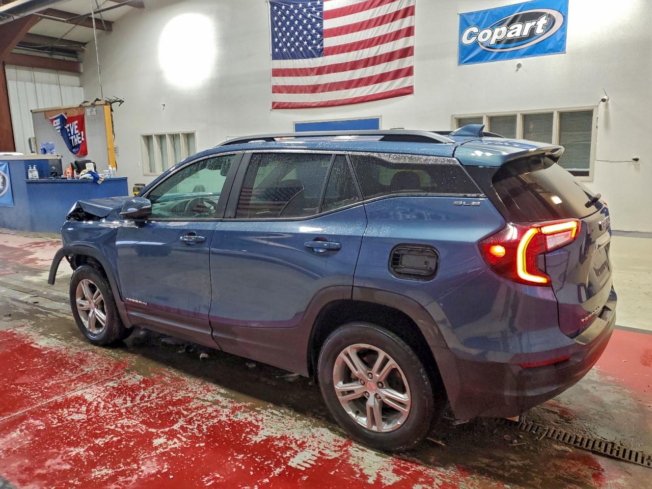 2024 GMC TERRAIN SLE photo 2