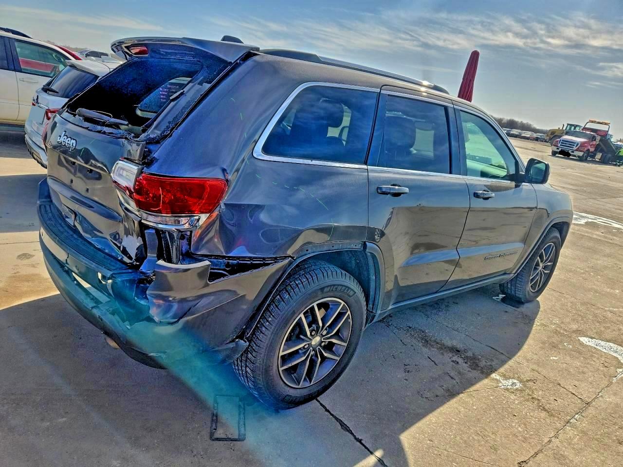 2018 JEEP GRAND CHEROKEE LAREDO photo 5