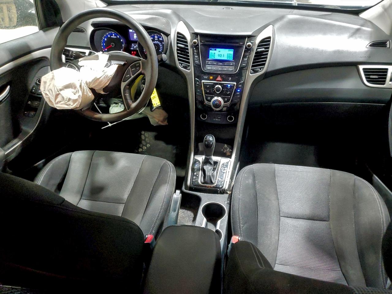 2017 HYUNDAI ELANTRA GT photo 8