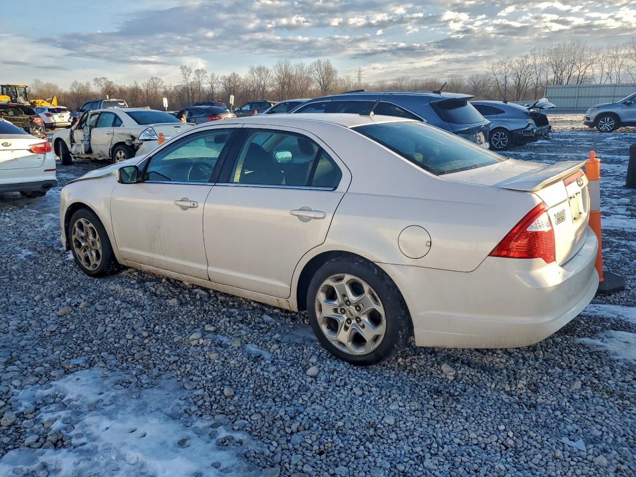2010 FORD FUSION SE photo 4
