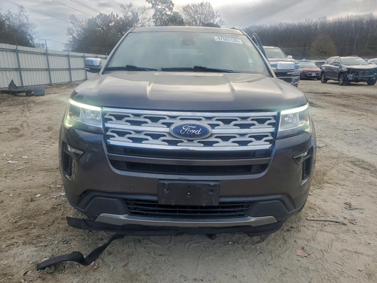 2019 FORD EXPLORER XLT photo 9