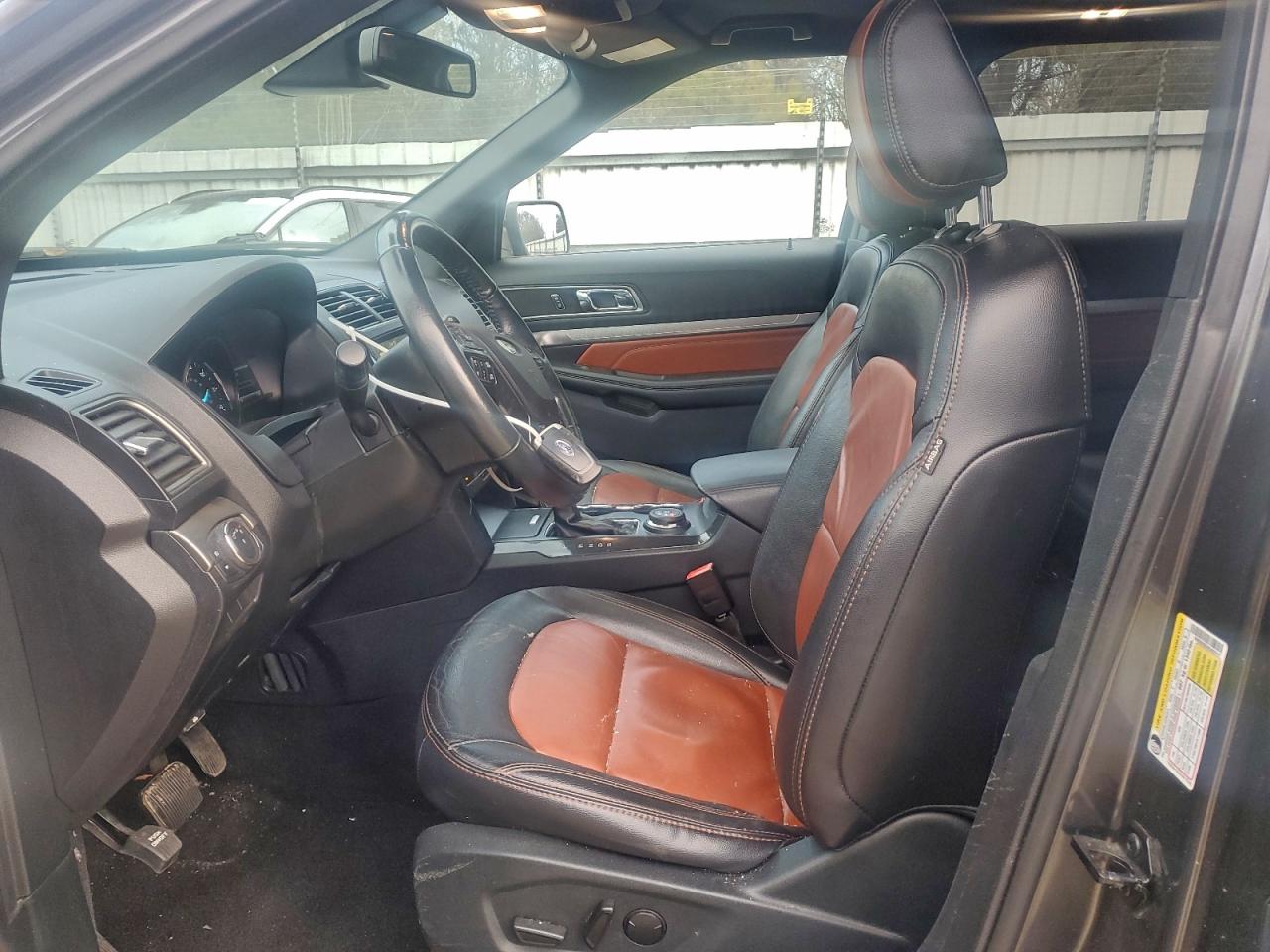 2019 FORD EXPLORER XLT photo 13
