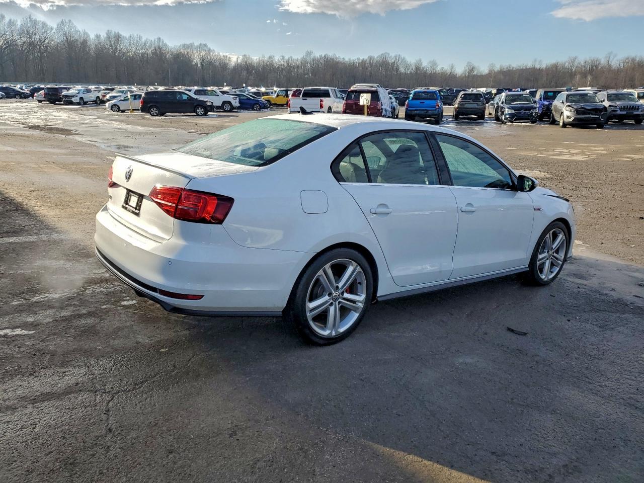 2016 VOLKSWAGEN JETTA GLI photo 3