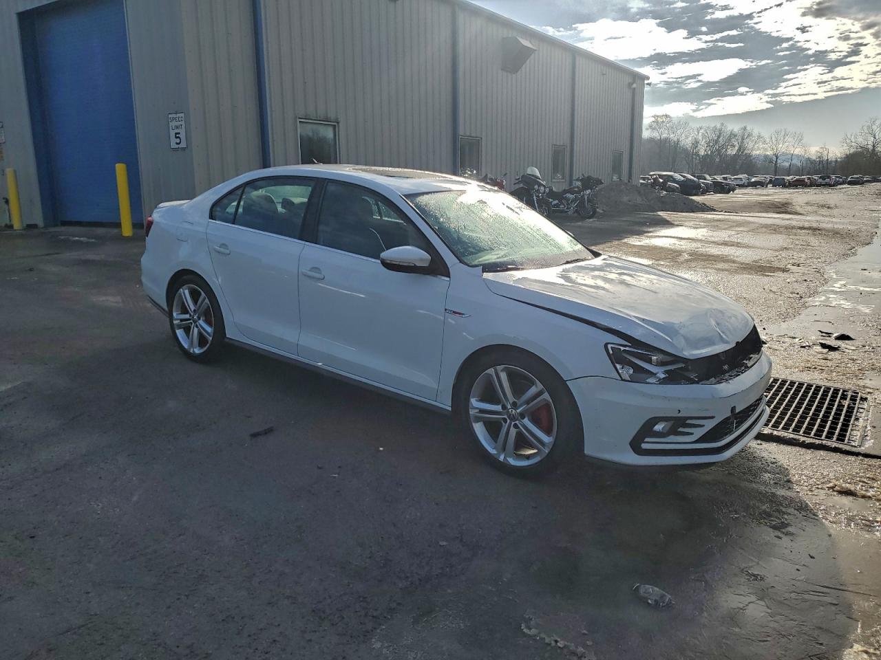 2016 VOLKSWAGEN JETTA GLI photo 4