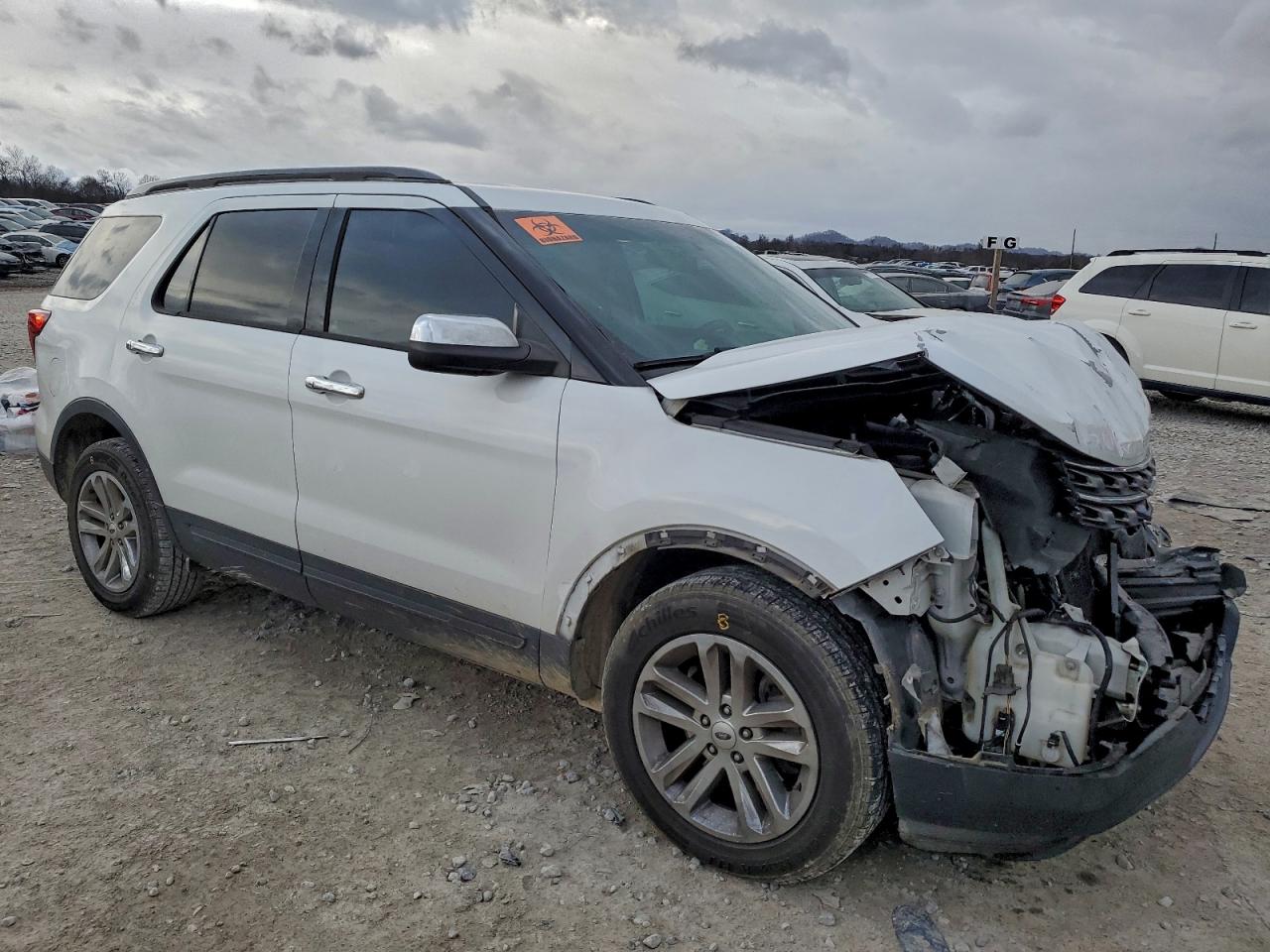 2017 FORD EXPLORER photo 4