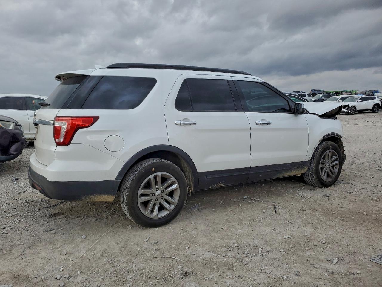 2017 FORD EXPLORER photo 3