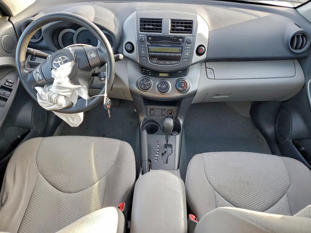 2011 TOYOTA RAV4 photo 8