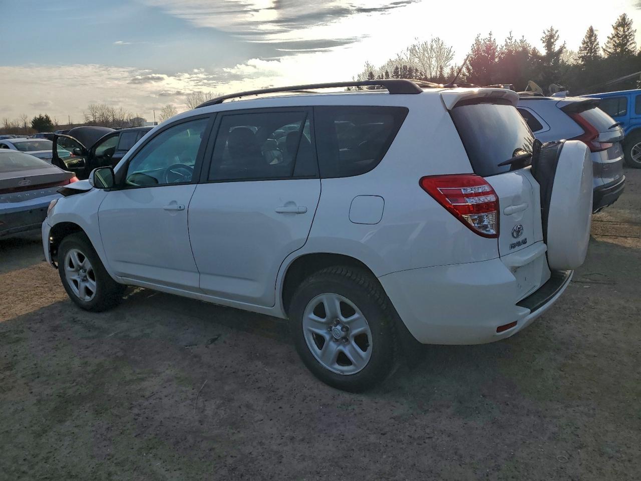 2011 TOYOTA RAV4 photo 2