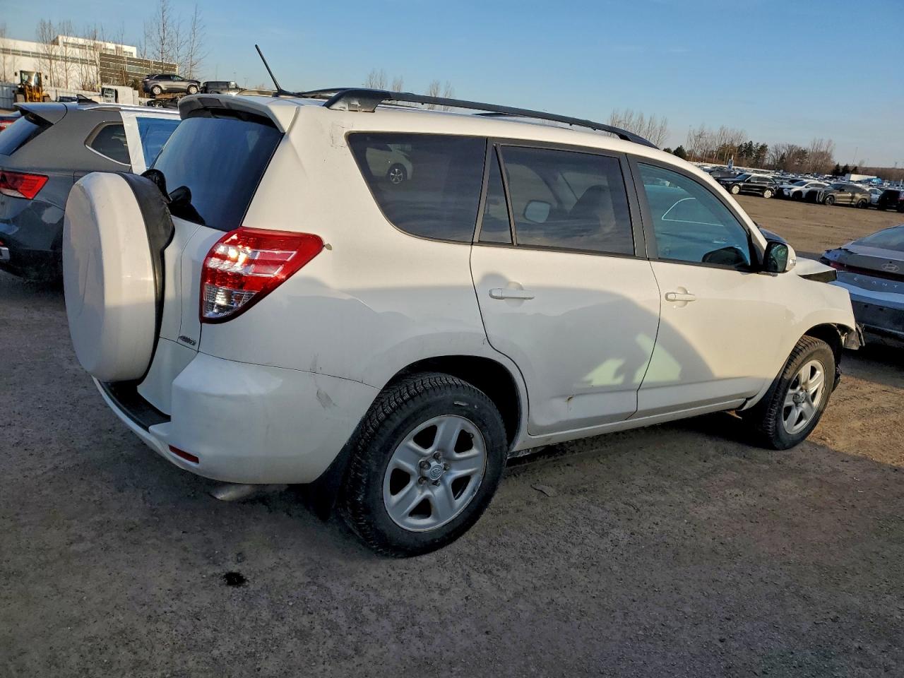 2011 TOYOTA RAV4 photo 3