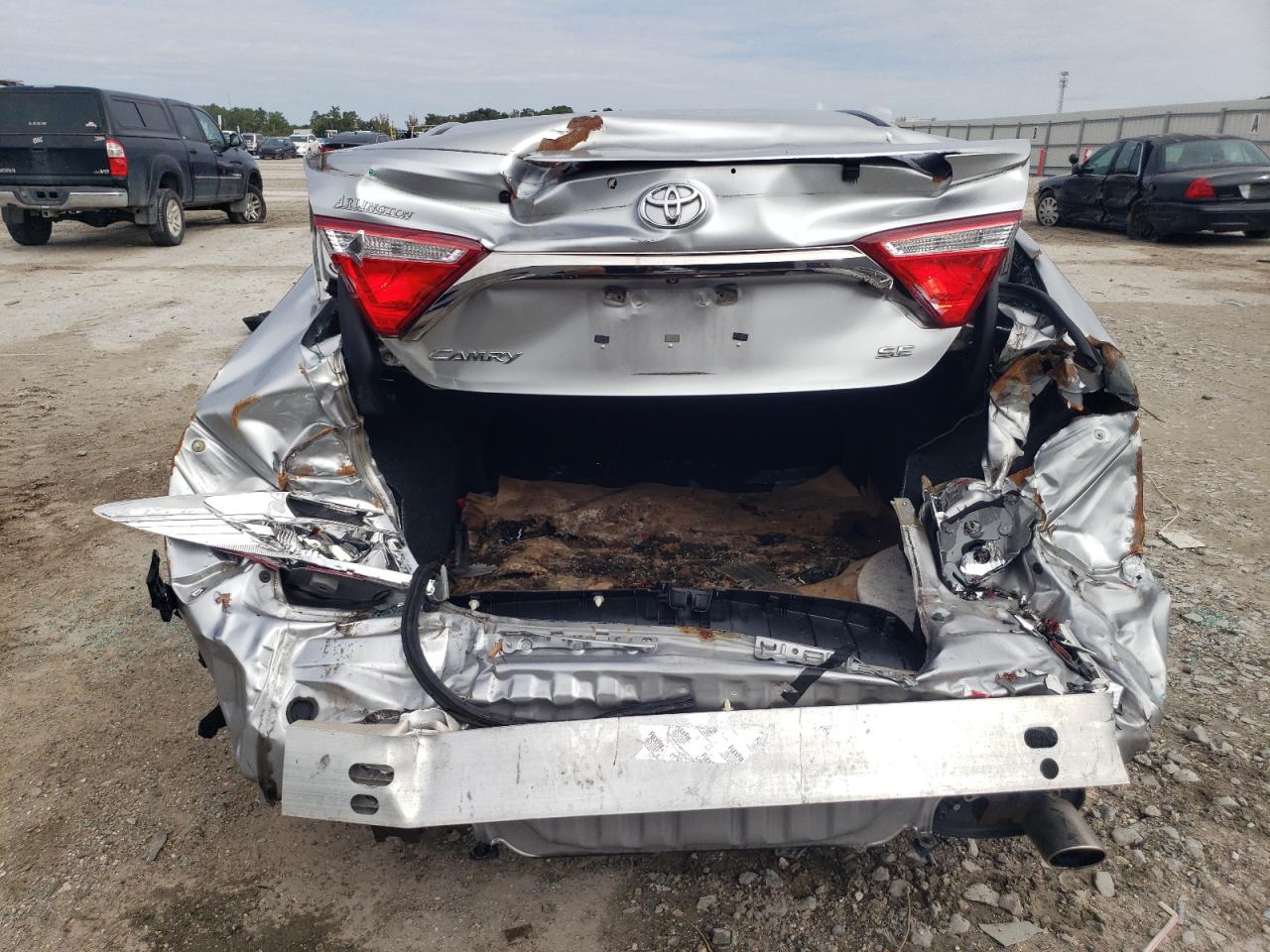 2015 TOYOTA CAMRY LE photo 6