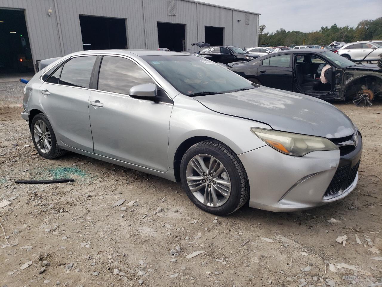 2015 TOYOTA CAMRY LE photo 4