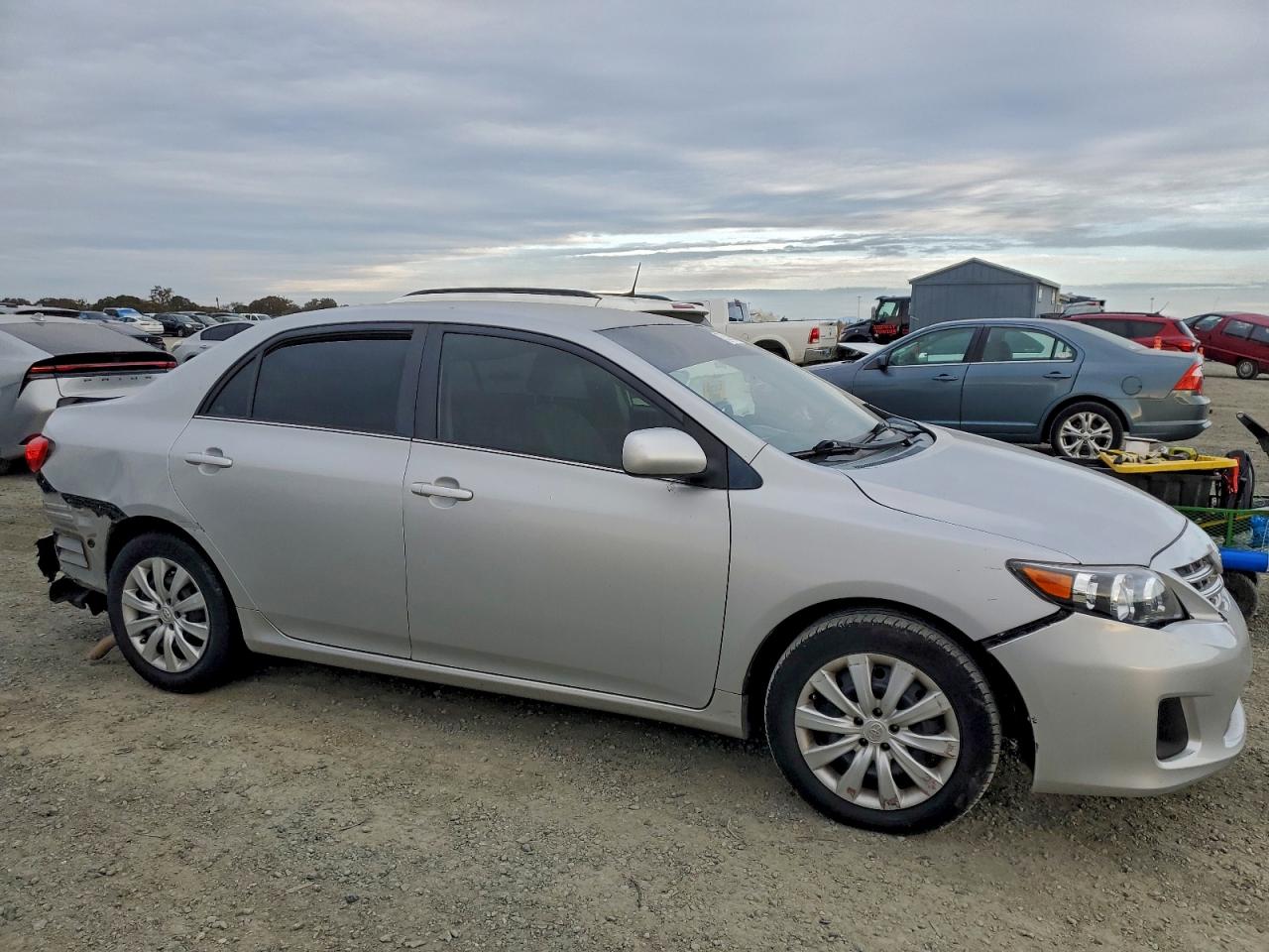 2013 TOYOTA COROLLA LE photo 4