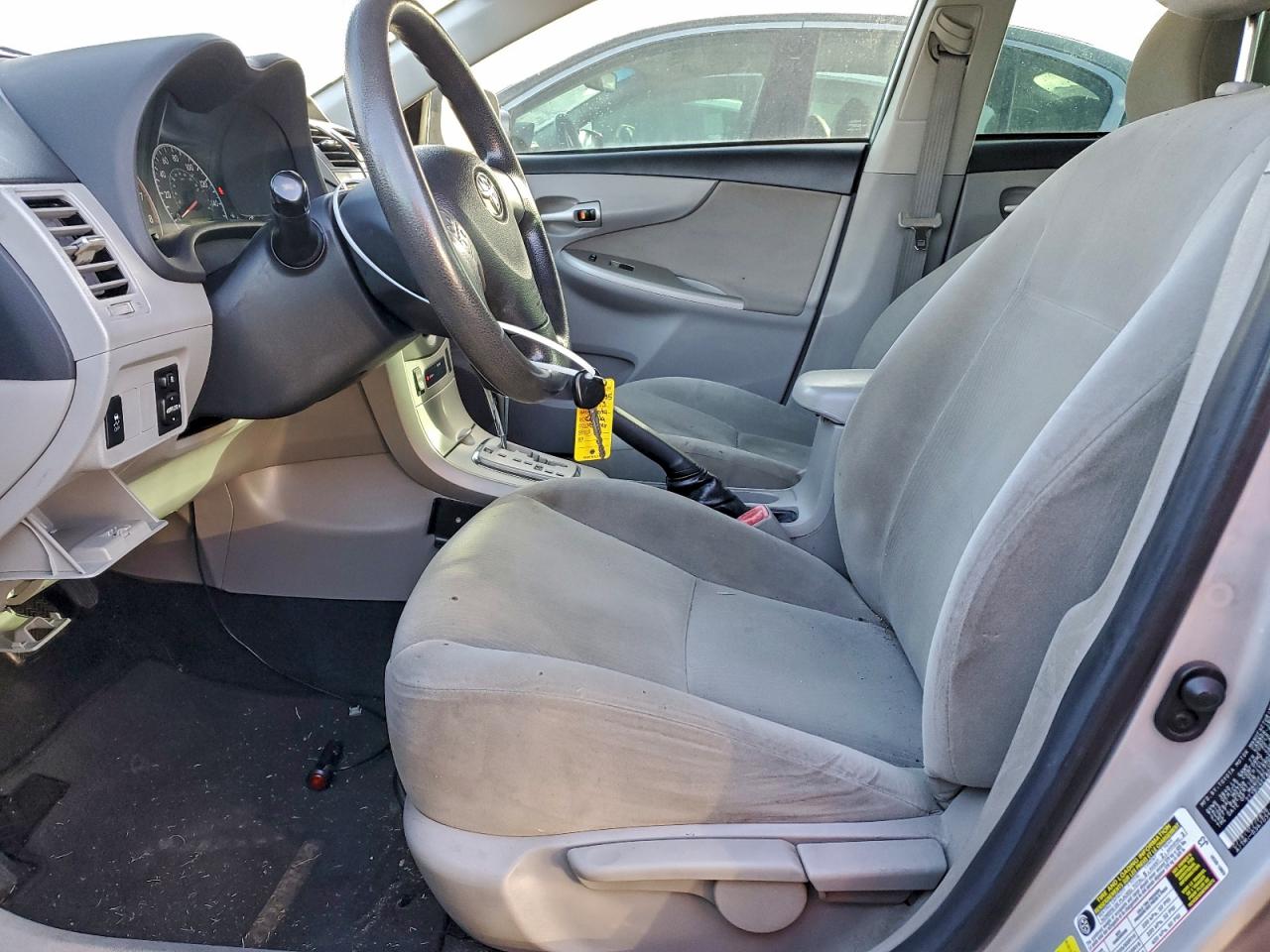 2013 TOYOTA COROLLA LE photo 7