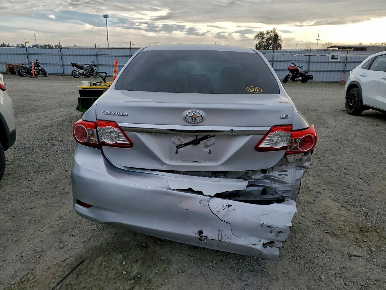 2013 TOYOTA COROLLA LE photo 6