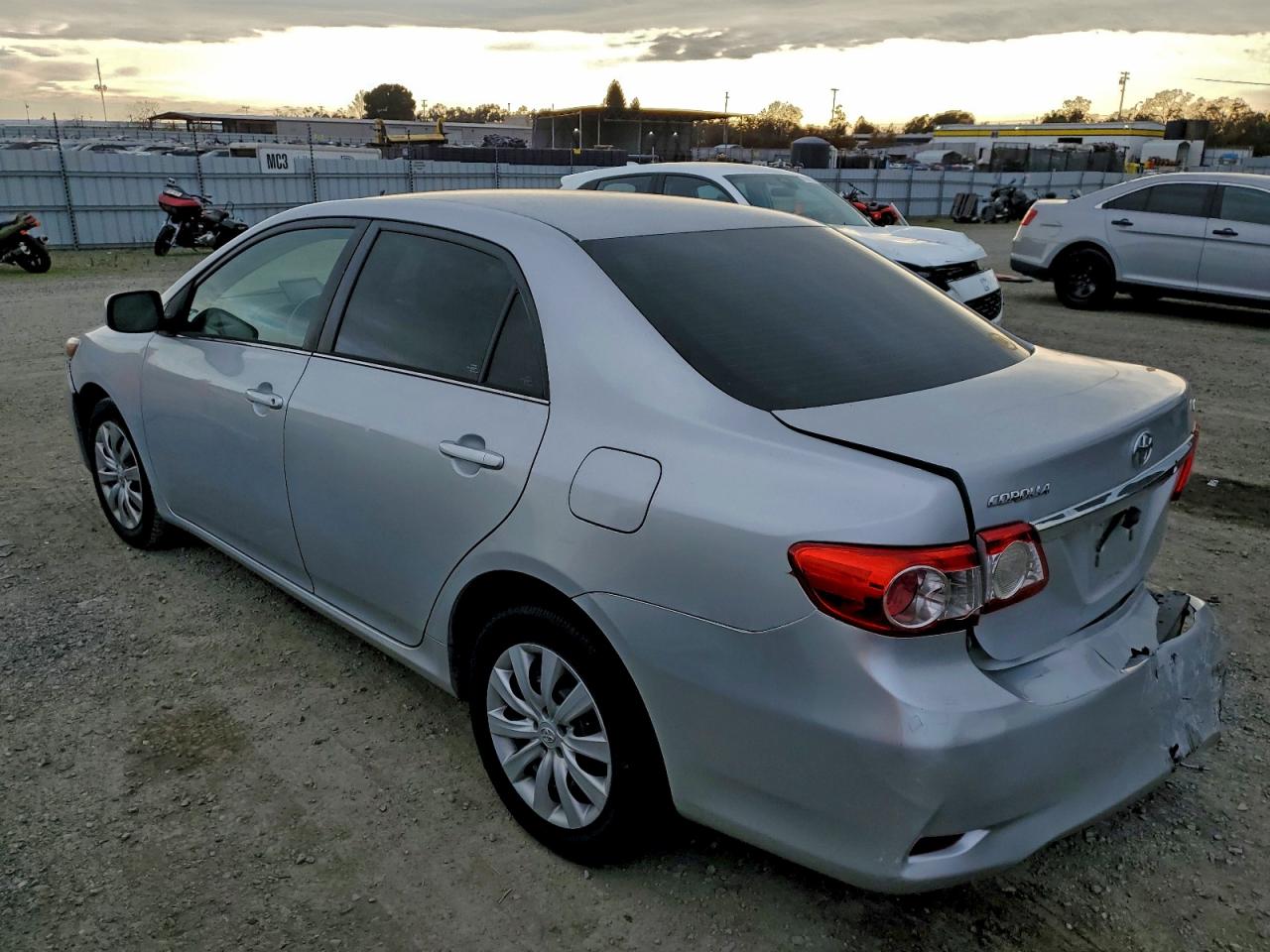 2013 TOYOTA COROLLA LE photo 2