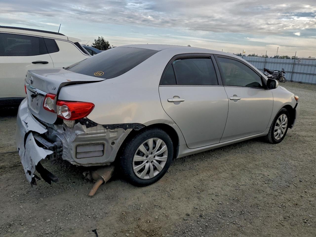 2013 TOYOTA COROLLA LE photo 3