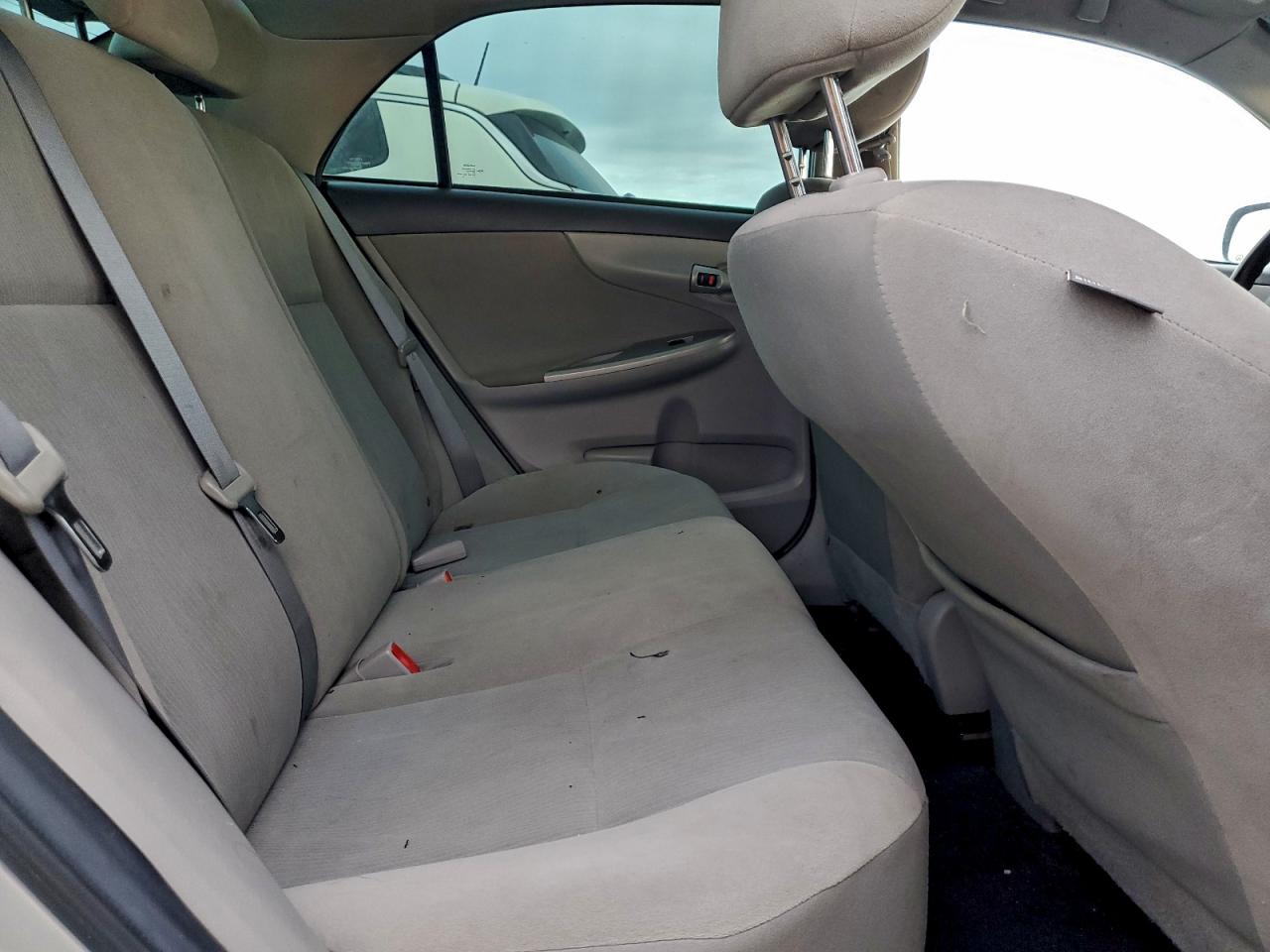 2013 TOYOTA COROLLA LE photo 10
