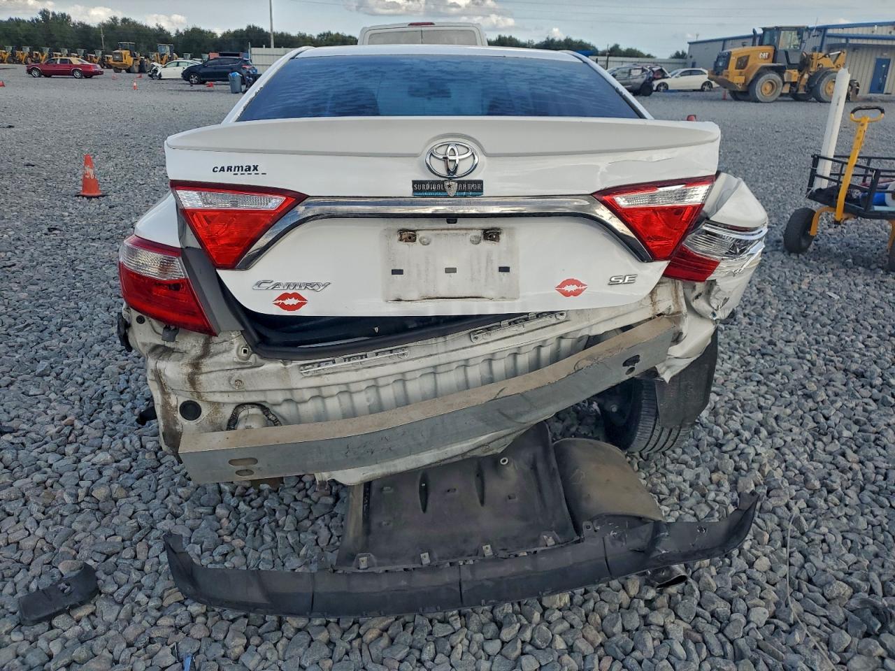 2015 TOYOTA CAMRY LE photo 6