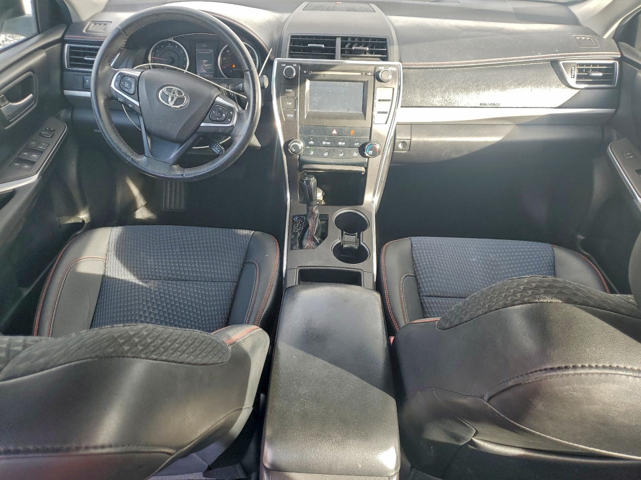 2015 TOYOTA CAMRY LE photo 8