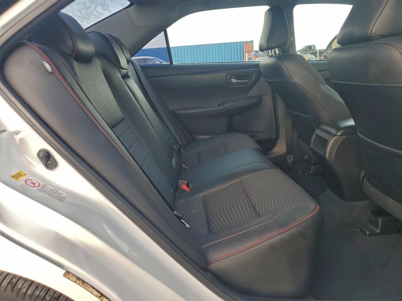 2015 TOYOTA CAMRY LE photo 10