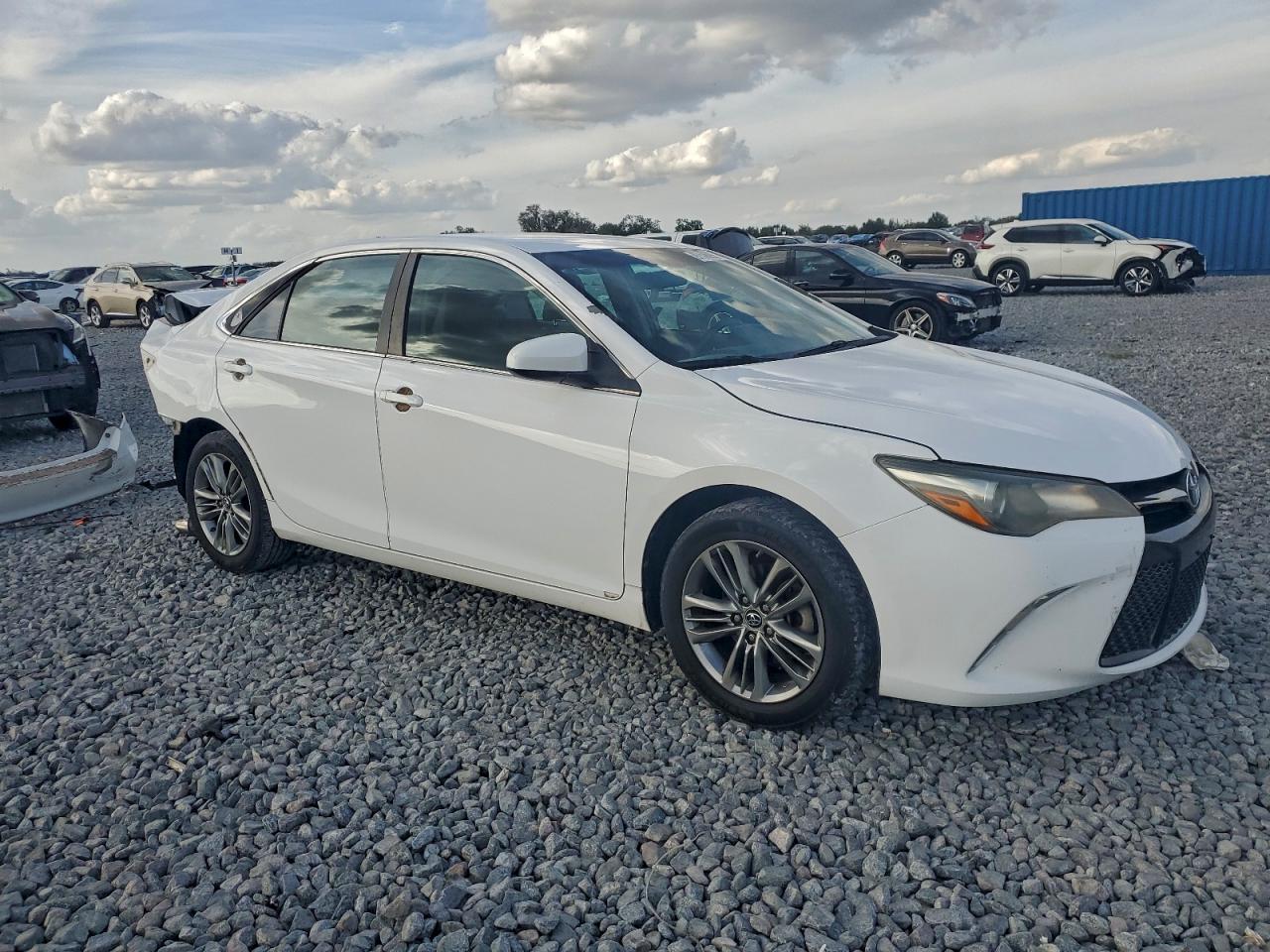 2015 TOYOTA CAMRY LE photo 4